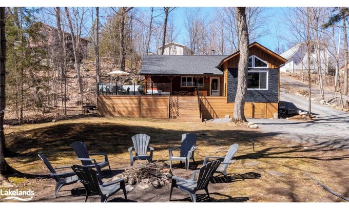 McKellar Cottage | Waterfront getaway on Lake Manitouwabing. Hot tub, bunkie, canoes and kayaks!