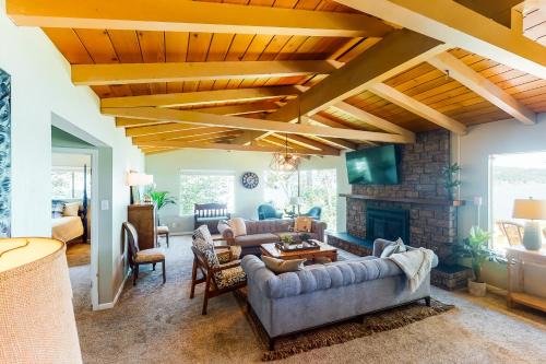 Poulsbo House | Waterfront Getaway