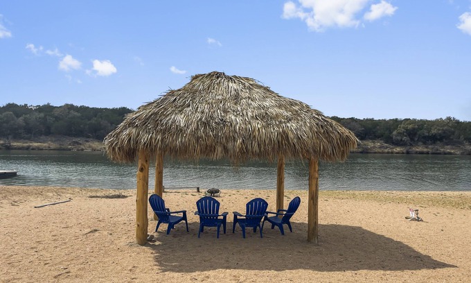 Kingsland House | Waterfront, gorgeous sunsets, sandy beach, dogs allowed.