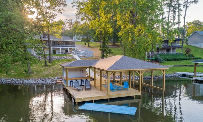 Littleton House | Waterfront-Gorgeous Views-New Boat House-Fire Pit-Much More!