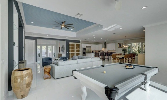 17th Street Causeway House | Waterfront ~ Heated Pool ~ Dock ~ Kayaks ~ Bikes