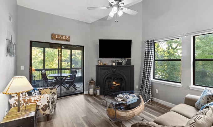 Table Rock Condo | Waterfront Hideaway~Luxury Corner Lakeview~Pools