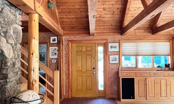 Surry House | Waterfront Hideaway