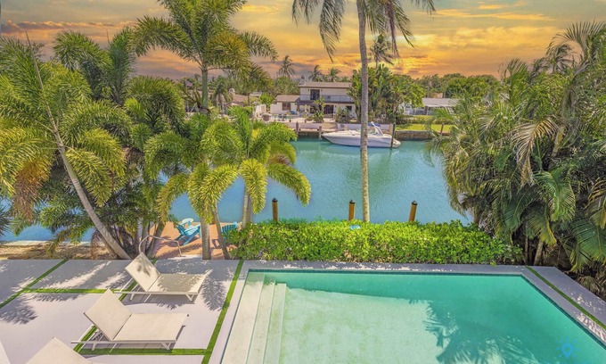 Lighthouse Point House | Waterfront Home with 5BR-4BTH & Pool