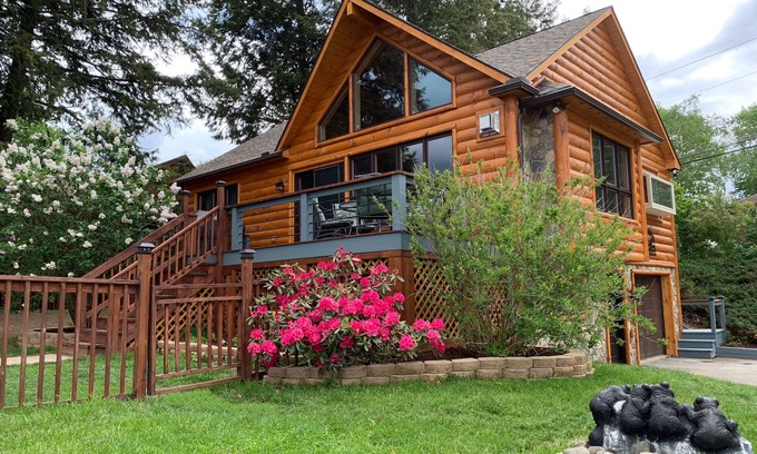 Newport House | Waterfront Home At The End Of An Out Of The Way Dead End Street