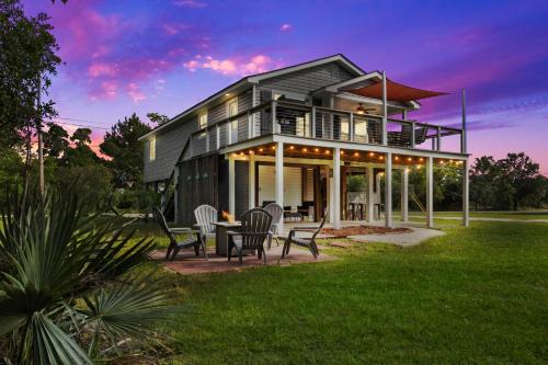 Shoreline Park House | Waterfront Home Game Room Ping Pong Outdoor Bar Area