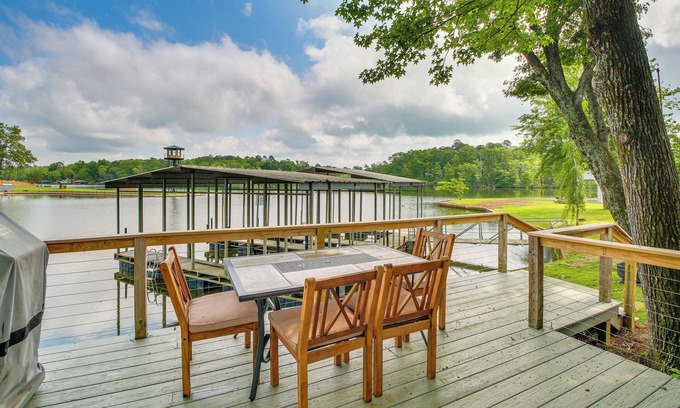 Royal House | Waterfront Home on Lake Hamilton w/Dock & 2 Decks