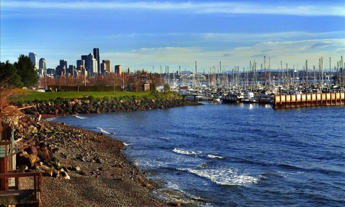 Magnolia House | Waterfront Home on Northshore of Seattle's Elliott Bay