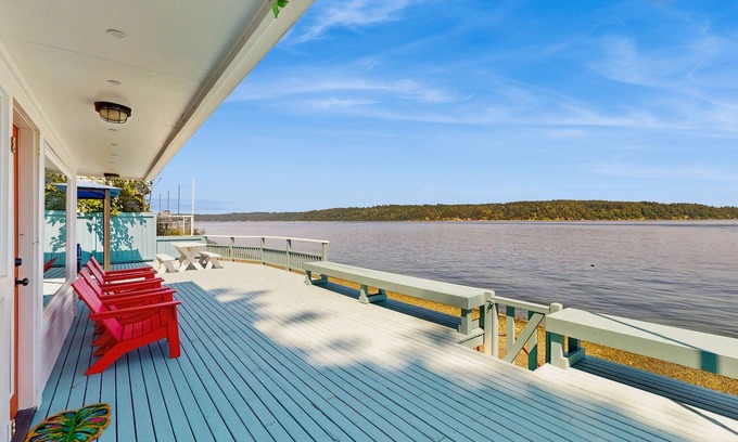 Gig Harbor House | Waterfront Home on Puget Sound w/Stunning Mount Rainier View, Deck, & Bunkhouse