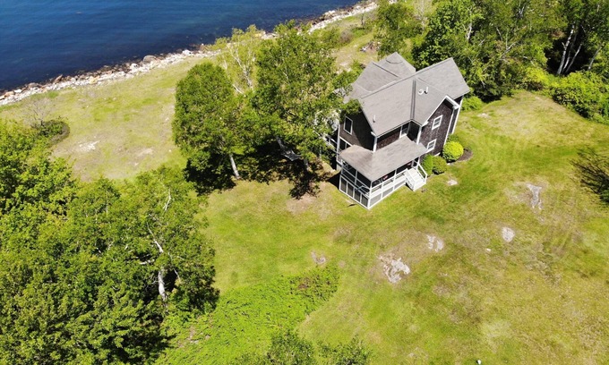 Long Island House | Waterfront Home on Long Island -Golf Cart Included