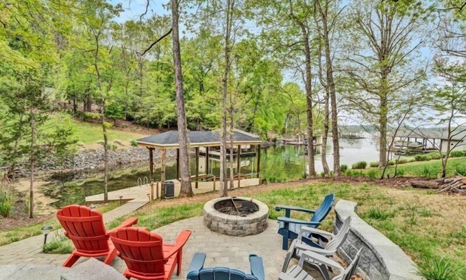Huddleston House | WATERFRONT HOME! Sleeps 10! Come Visit 'Friendship Cove'!