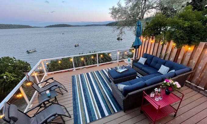 Anacortes House | Waterfront home, steps to the beach in protected bay! Birding, kayaking, swim.