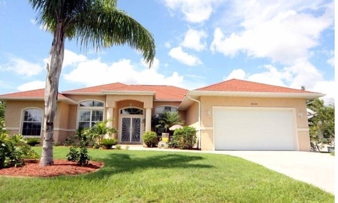 Gulf Cove House | Waterfront home on Myakka