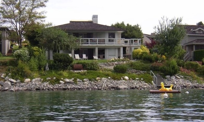 Wapato Point House | Waterfront home with Wapato Point Amenities, Lake Chelan, Manson