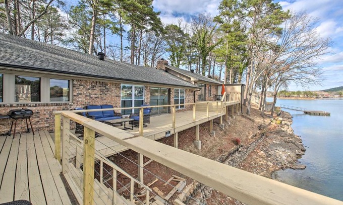 Piney House | Waterfront Hot Springs Home with Private Dock!