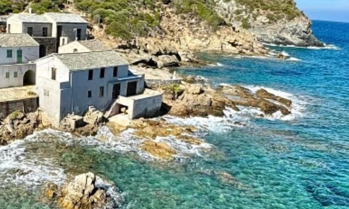 Tollare House | WATERFRONT HOUSE AT THE END OF CAP CORSE