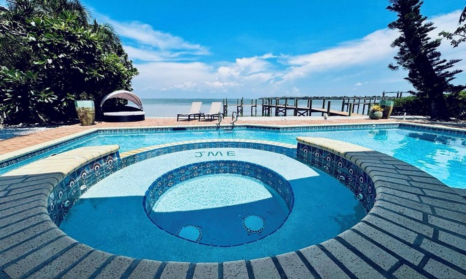 Captiva House | Waterfront House Best Location! Private deep water dock