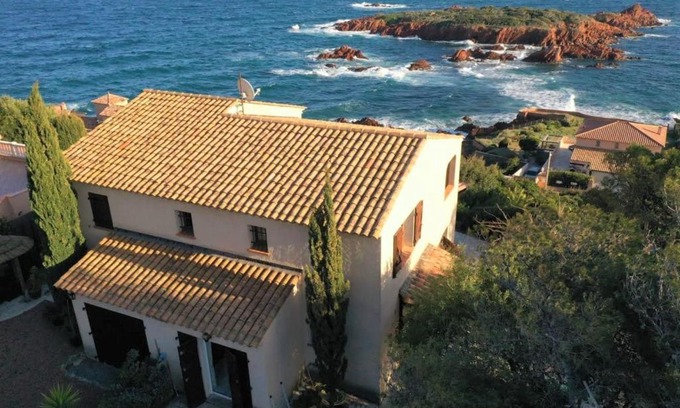 Antheor House | Waterfront House With Sea View
