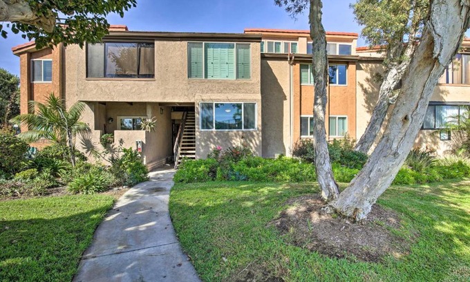 Huntington Beach Apartment | Waterfront Huntington Beach Condo with Fire Pit