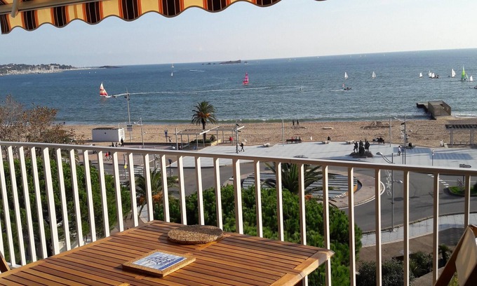 Frejus Plage Apartment | Waterfront in Fréjus-Plage, beautiful view, air conditioning, WIFI, 4/6p