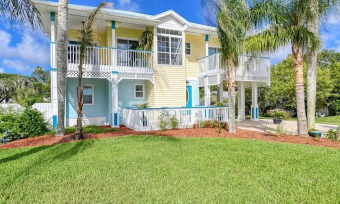 Butler Beach House | Waterfront | Kayaks | Bikes | New Everything!
