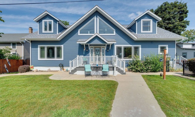 Lake Geneva House | Waterfront Lake Como Home w/Private Pier!