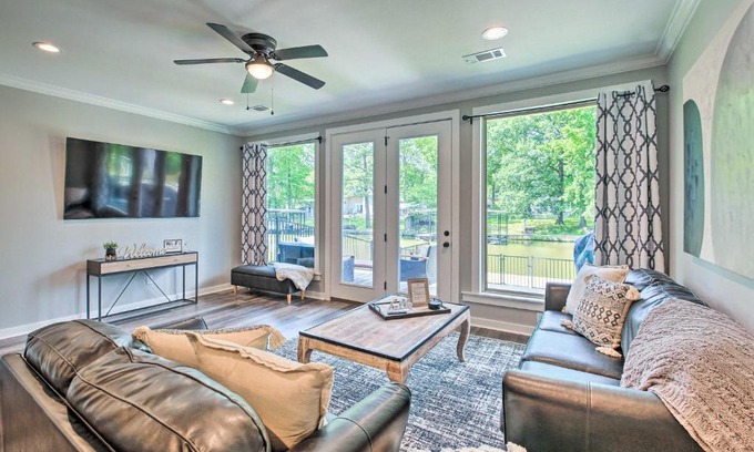 Lake Hamilton House | Waterfront Lake Hamilton Home Dock and Grill!