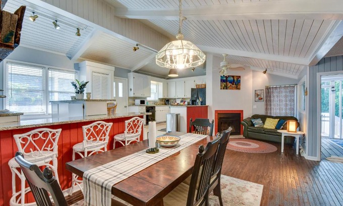 Townville House | Waterfront Lake Hartwell Vacation Rental with Dock!
