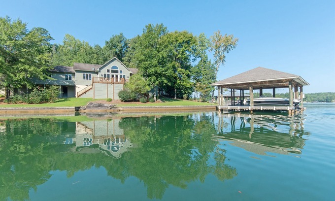 Little Kowaliga House | Waterfront Lake house on Lake Martin
