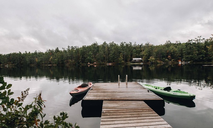 Minden Hills Cottage | Waterfront Lakehouse with Hotub, Kayaking, Firepit