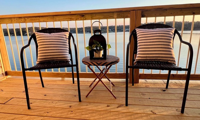 Osage Beach Condo | Waterfront@ Ledges NO STEPS Main channel 2 bed Ledges MM20 Slip Pools Beach Golf
