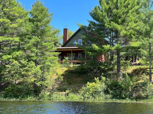 Arden Villa | Waterfront Lodge - Firepit, Bunkie, Watercrafts, BBQ