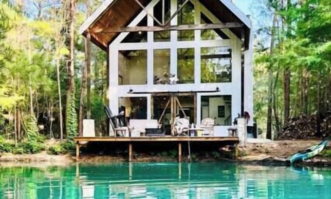Waller House | Waterfront Lonestar Cabin in a Magical Forest!