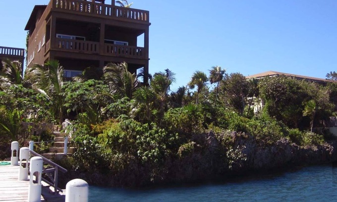 Antoneys Cay Condo | Waterfront Luxury 3 Bedroom w/Pool and Dock