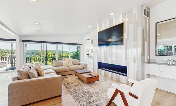 Gig Harbor House | Waterfront Luxury Retreat – Perfect for Family Reunions