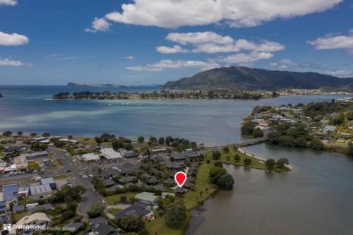 Tairua Villa | Waterfront luxury tiny house