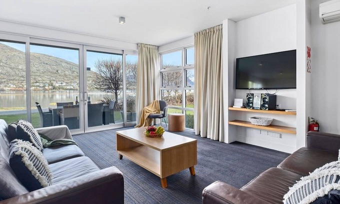 Frankton Apartment | Waterfront Marina Quarters | Modern and comfortable | Great value for money!