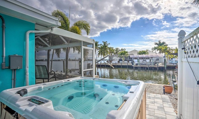 Matlacha House | Waterfront Matlacha Home w/Hot Tub & Grill!
