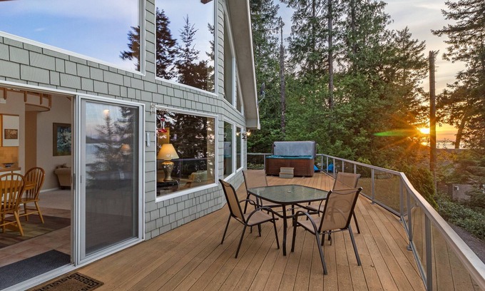 Roche Harbor House | Waterfront! Near Roche Harbor! Hot Tub! (SSH)