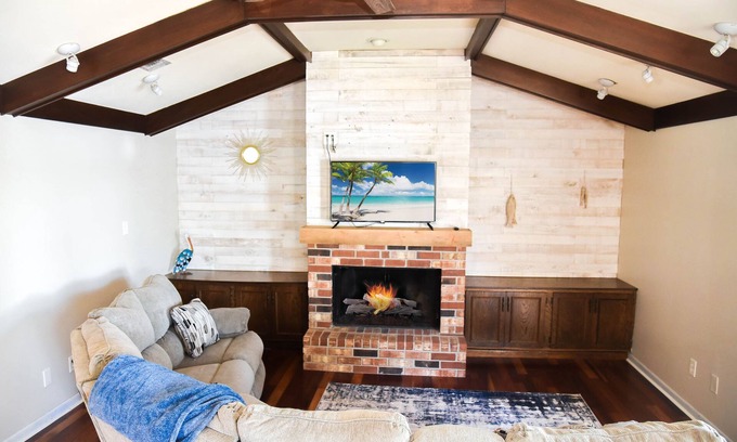 New Orleans East Area House | Waterfront oasis 23 miles from Downtown New Orleans! Downstairs guest quarters!