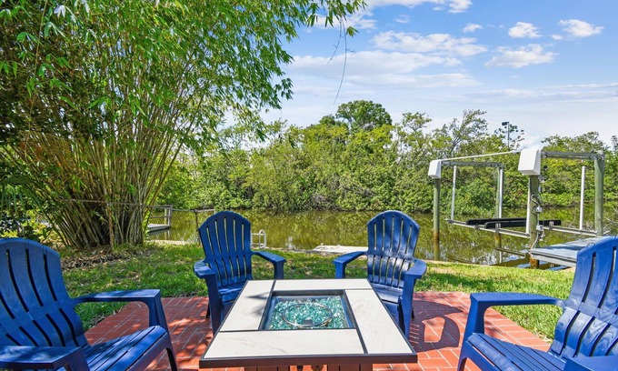 Bay Crest Park House | Waterfront Oasis with Kayaks, Dock and Boat Lift