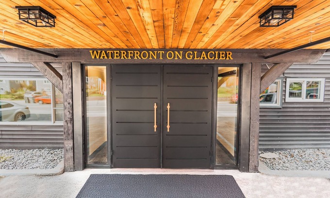 Downtown Juneau Hotel | Waterfront on Glacier