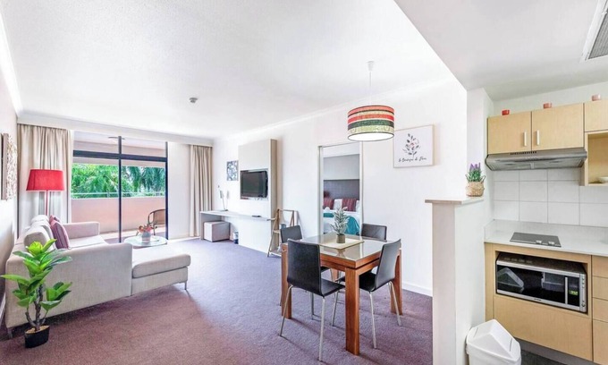 Darwin City Centre Apartment | Waterfront on the Esplanade with Tropical Pool
