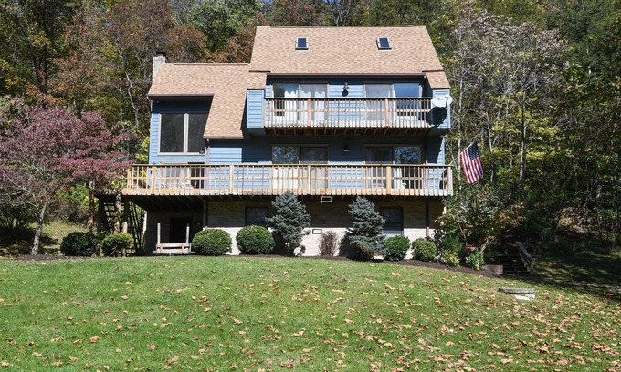 Rileyville House | Waterfront on The.Shenandoah River near Luray, VA highspeed WiFi