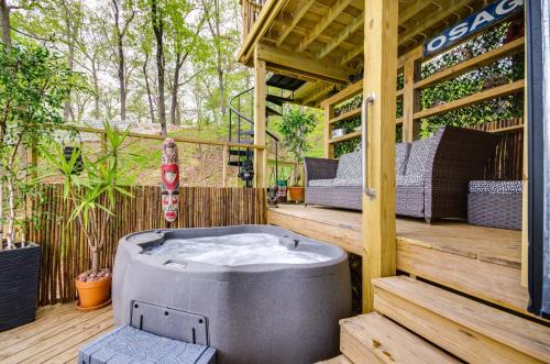Rocky Mount House | Waterfront Ozarks Home with Hot Tub, Bar and Dock