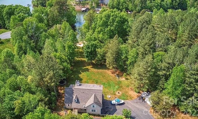 Scotts House | Waterfront Paradise on Lake Lookout Shoals