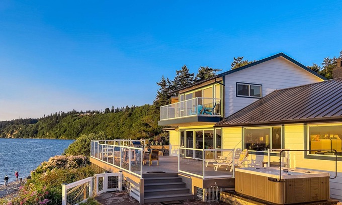 Freeland Cottage | Waterfront paradise with private beach, hot tub, & sound views - dogs OK