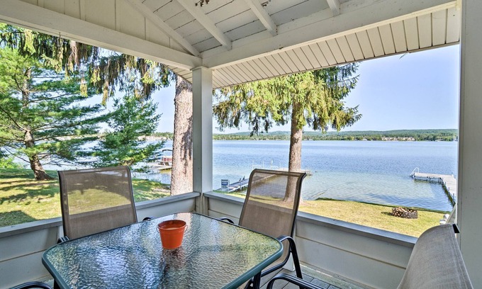 Petoskey Cottage | Waterfront Petoskey Cottage w/Deck + Grill!