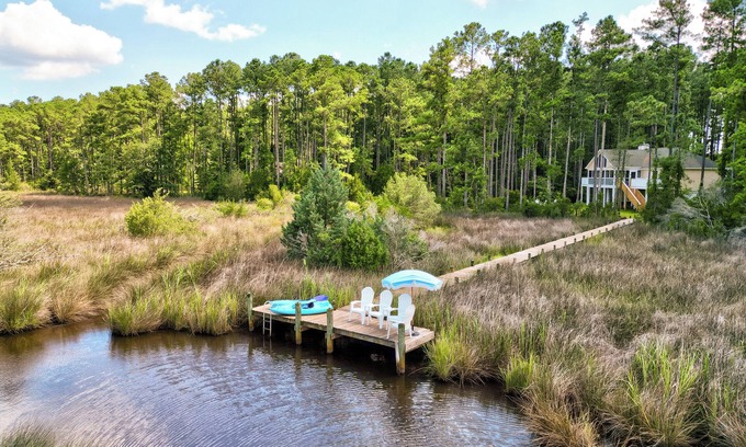 Oriental House | Waterfront. Private Dock for Boat. Pet-friendly. 10 mins to Downtown Oriental.