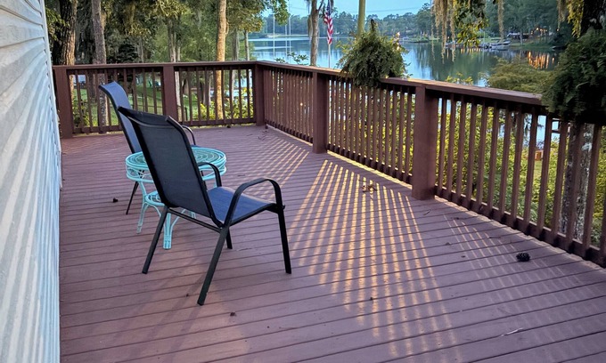 Manning House | Waterfront property on Lake Marion